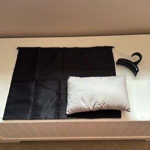 New unbranded dust bag, purse hanger & purse pillow!!!